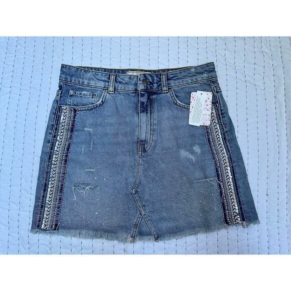 Free People Side Stripe Embellished Beaded Denim Jean Mini Skirt Distressed 8 - Picture 1 of 11